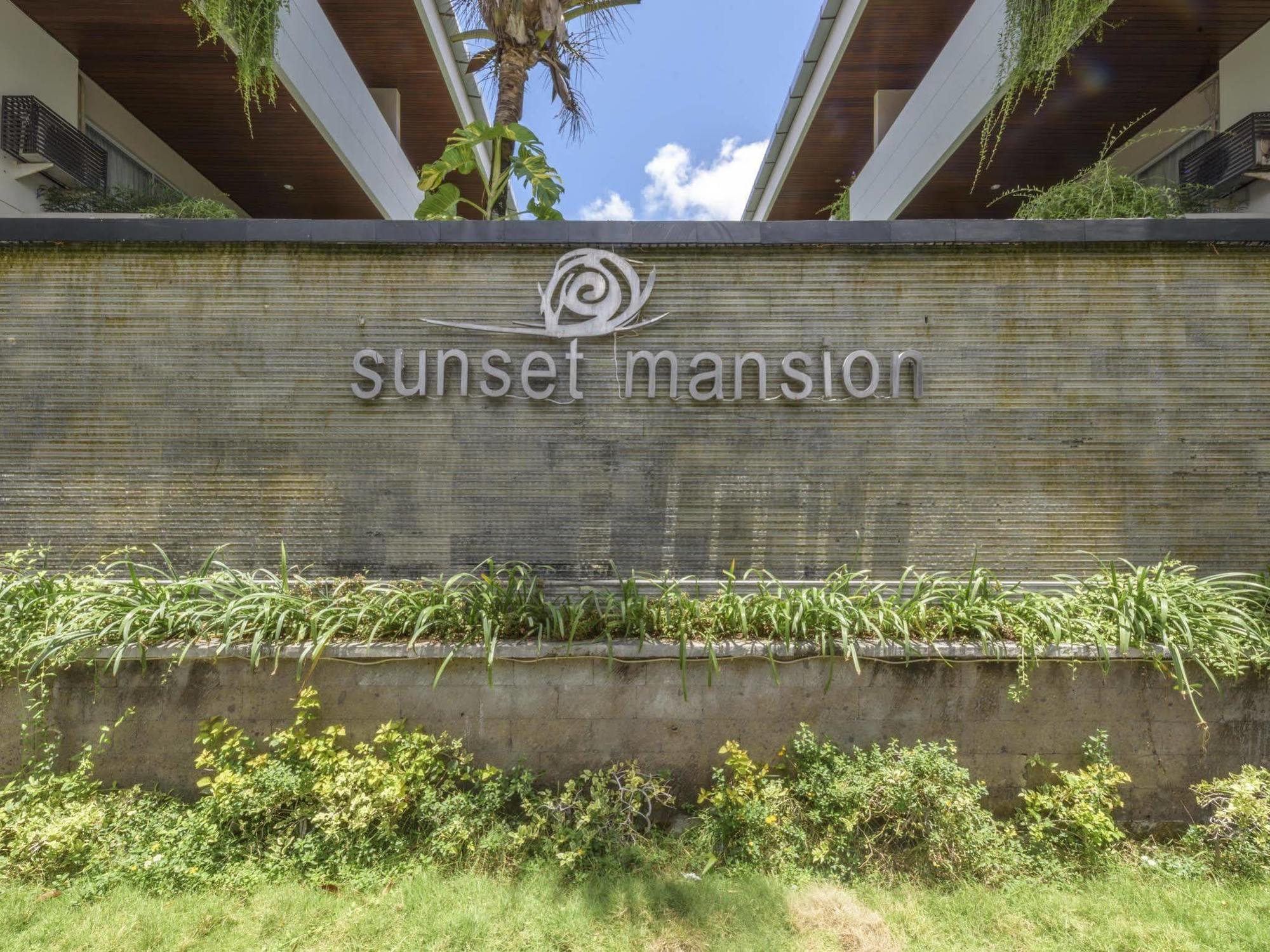 Swiss-Belcourt Sunset Aparthotel Seminyak  Exterior photo