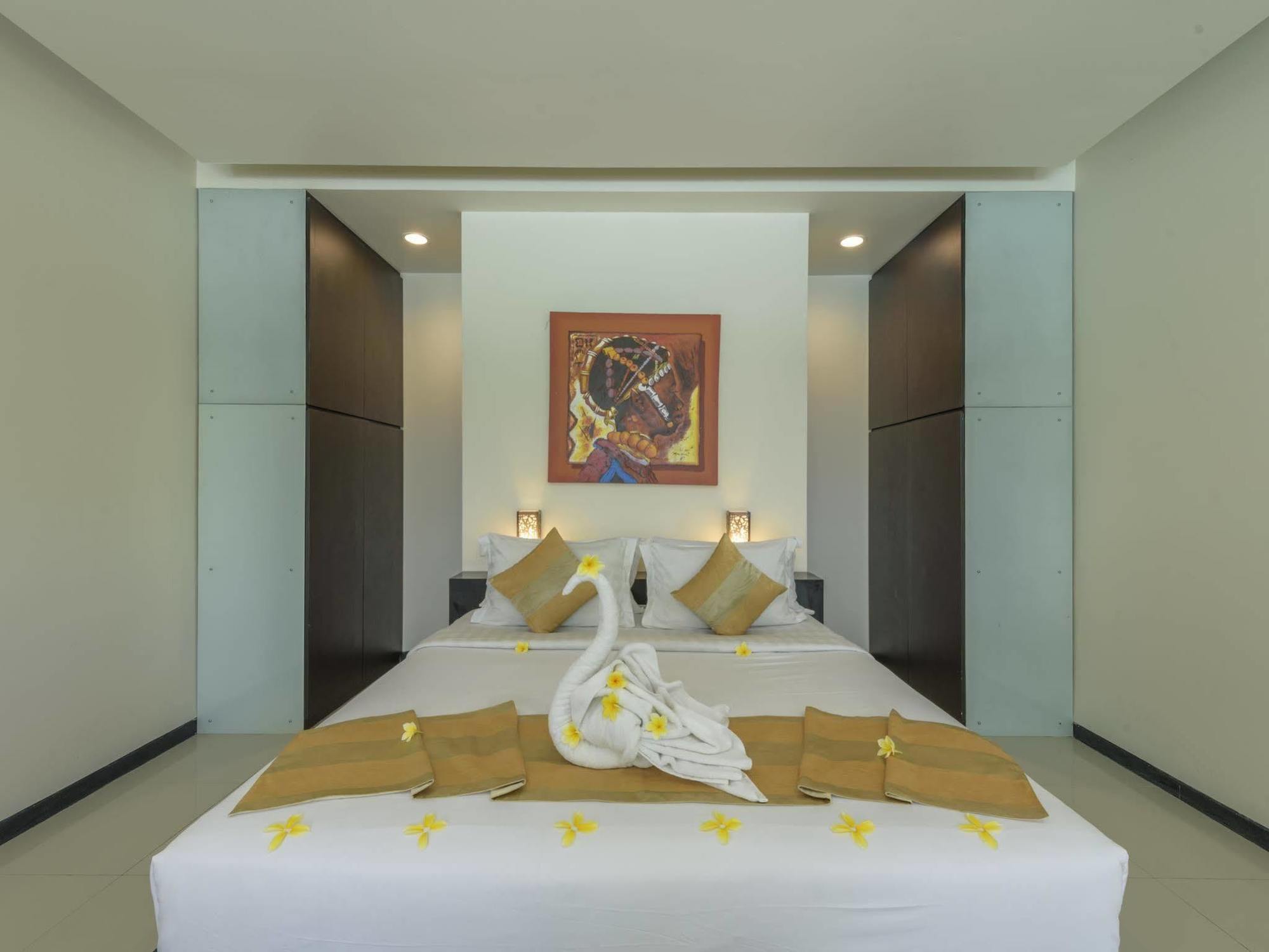 Swiss-Belcourt Sunset Aparthotel Seminyak  Exterior photo
